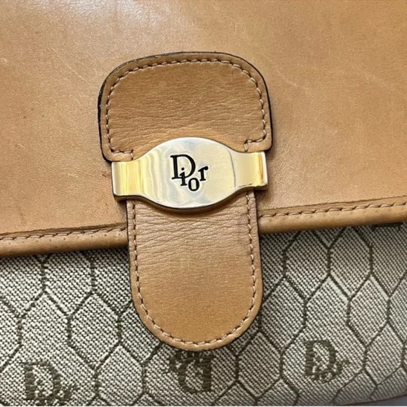 Elegant Tan and Cream Designer Shoulder Bag Set - Picture 10 of 16